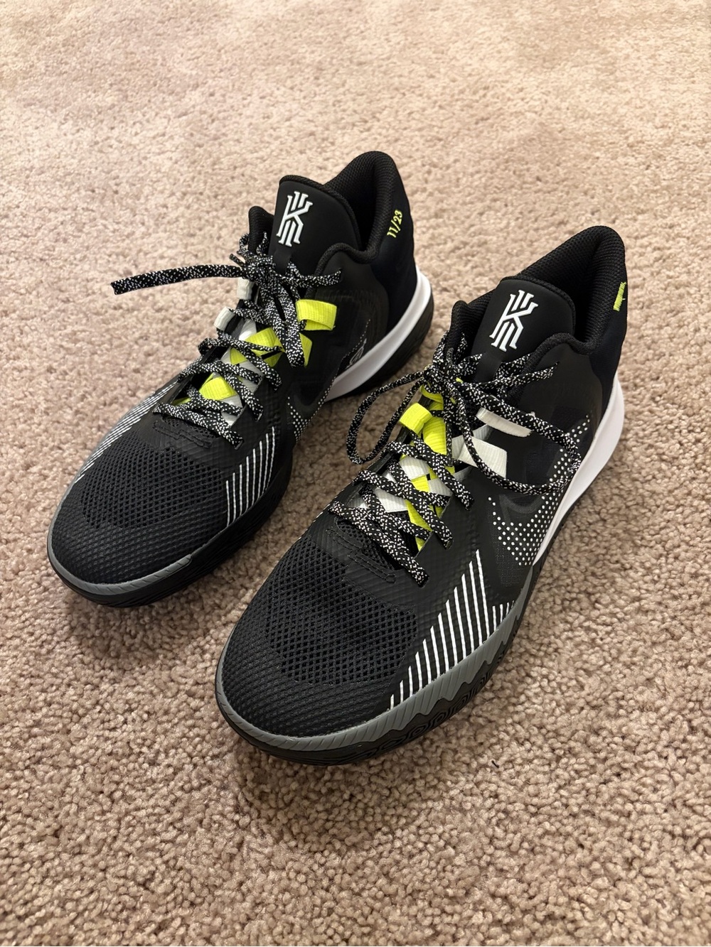 Nike Kyrie Flytrap 5 Black and White Shoes Men's Size 12
